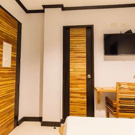 Mahogany Tourist Inn Bacolod Esterno foto